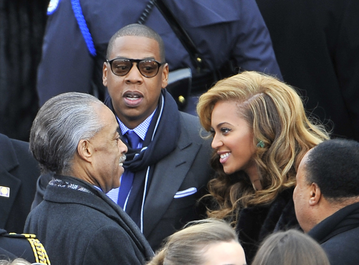 Beyonce na Jay-Z wakisalimiana na wageni wengine waalikwa