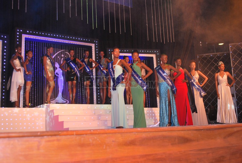 Washiriki wote wakiwa stejini wakisubiri kutajwa kwa Mshindi wa Miss Uneverse 2013