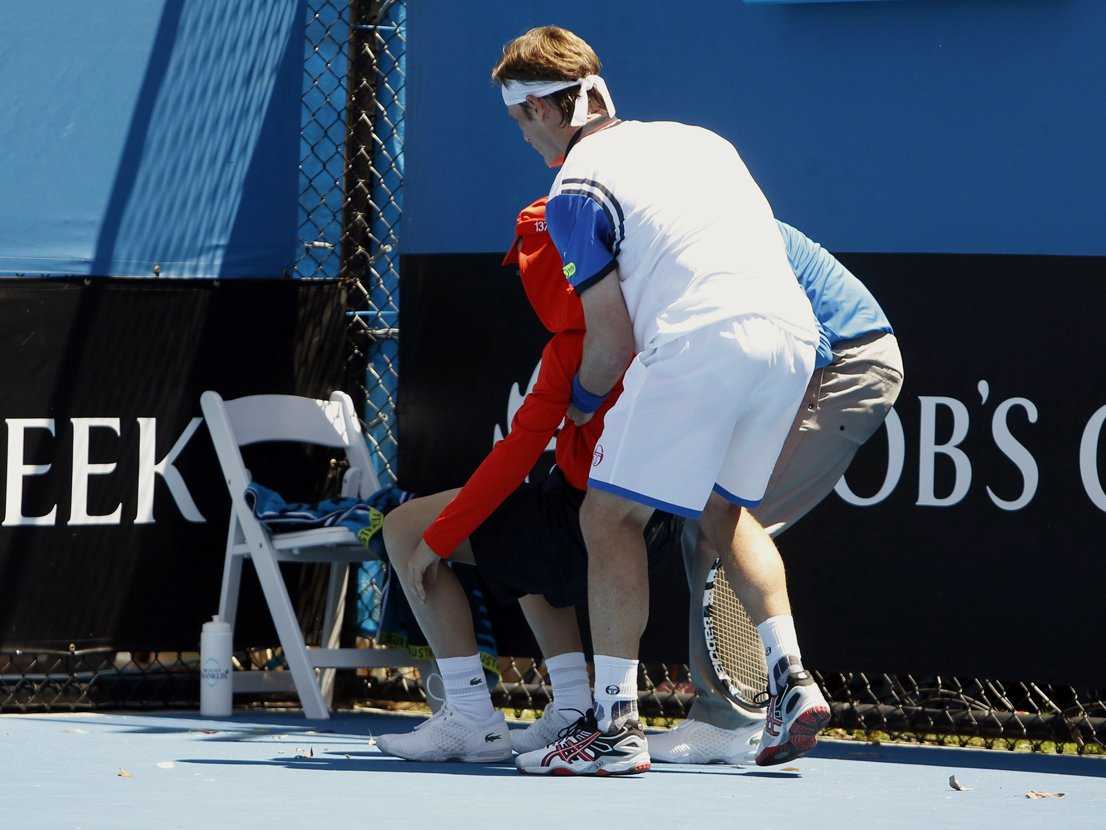 ball-boys-are-fainting-in-the-108-degree-heat-at-the-australian-open
