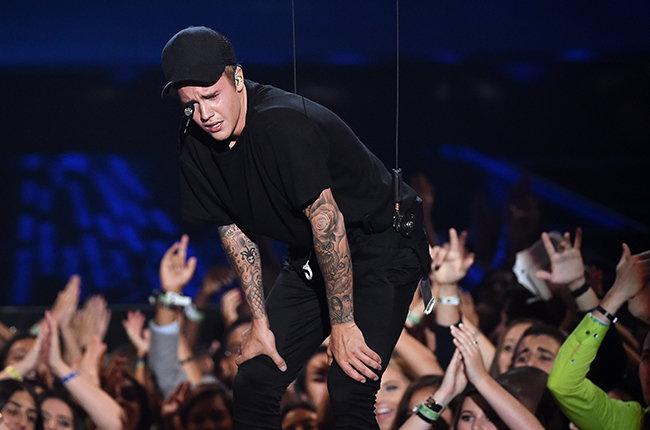 LOS ANGELES, CA - AUGUST 30: Recording artist Justin Bieber performs onstage during the 2015 MTV Video Music Awards at Microsoft Theater on August 30, 2015 in Los Angeles, California. (Photo by Kevin Winter/MTV1415/Getty Images For MTV)