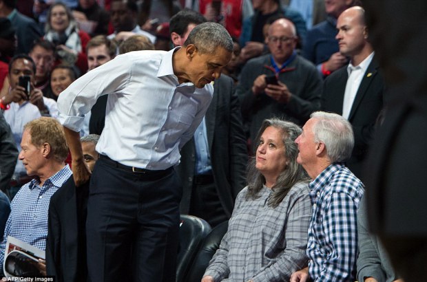 2DDB773000000578-3292729-The_American_president_takes_his_seat_at_courtside_to_watch_the_-a-32_1445998384874