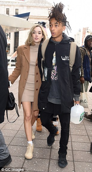 311B1BD700000578-3443048-All_the_famous_faces_Jaden_Smith_attended_the_show_hand_in_hand_-m-124_1455238199494