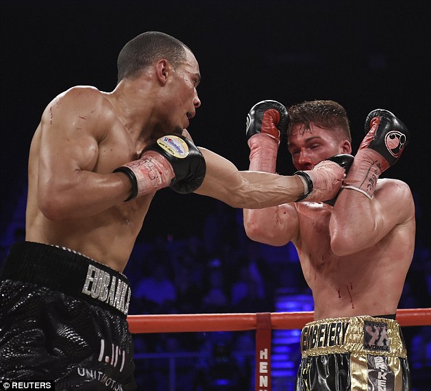 3297AA0400000578-3515374-Eubank_Jnr_lands_a_powerful_jab_on_Blackwell_who_was_placed_in_a-a-52_1459335670785