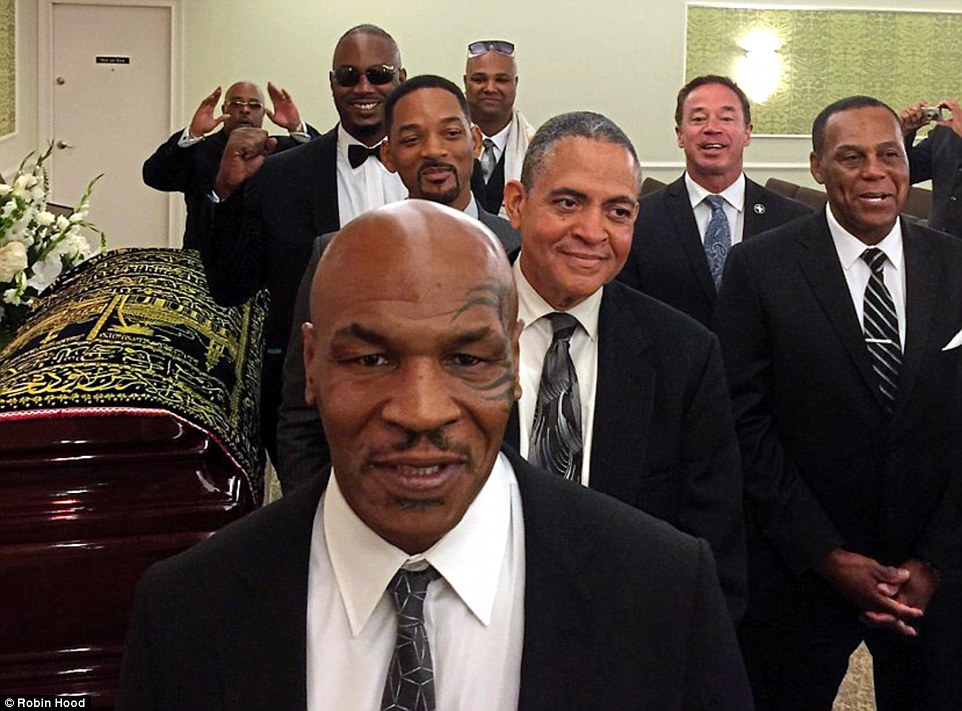 3523415400000578-0-Pallbearers_Tyson_front_Smith_and_Lewis_behind_are_pictured_prio-a-38_1465588804139