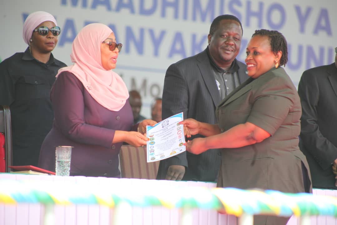 Rais Samia apongeza tuzo wafanyakazi bora, Jowuta yawatunza waandishi sita