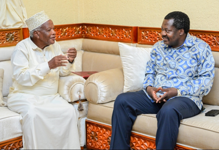 Makamu wa Rais Dk. Nchimbi amtembelea na kumjulia hali Mzee Makamba